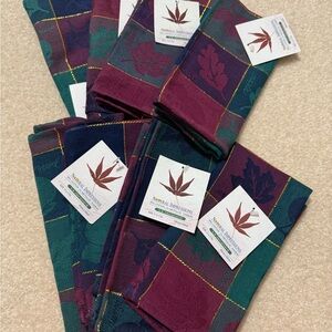 Natural Impressions (8) Dinner Napkins by  La Jacquard with gold metallic accent